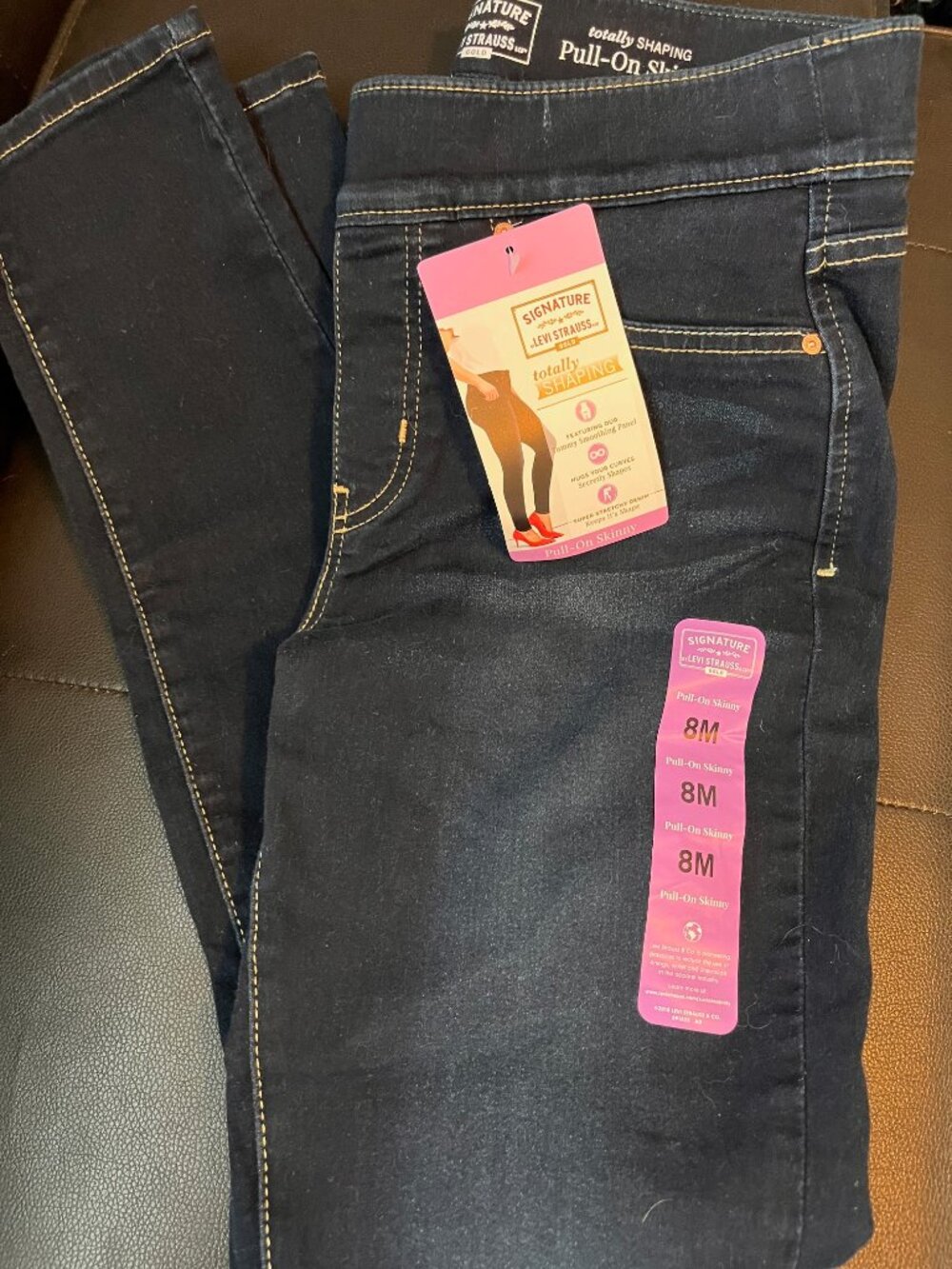 Signature Levi Strauss Totally Shaping Pull-On Skinny Jeans
